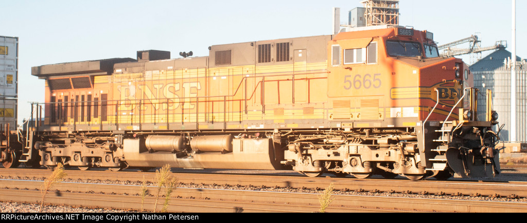 BNSF 5665